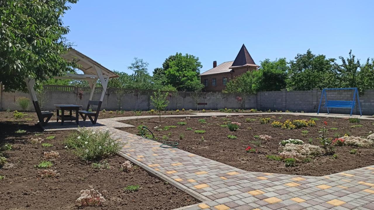 Eco House Hotel Chernomorsk Exterior photo