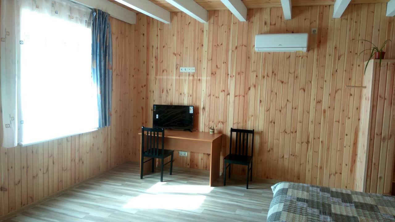 Eco House Hotel Chernomorsk Exterior photo