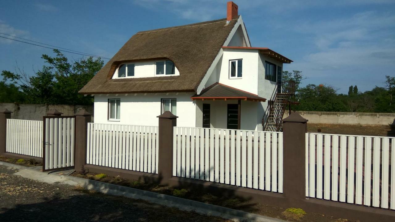 Eco House Hotel Chernomorsk Exterior photo